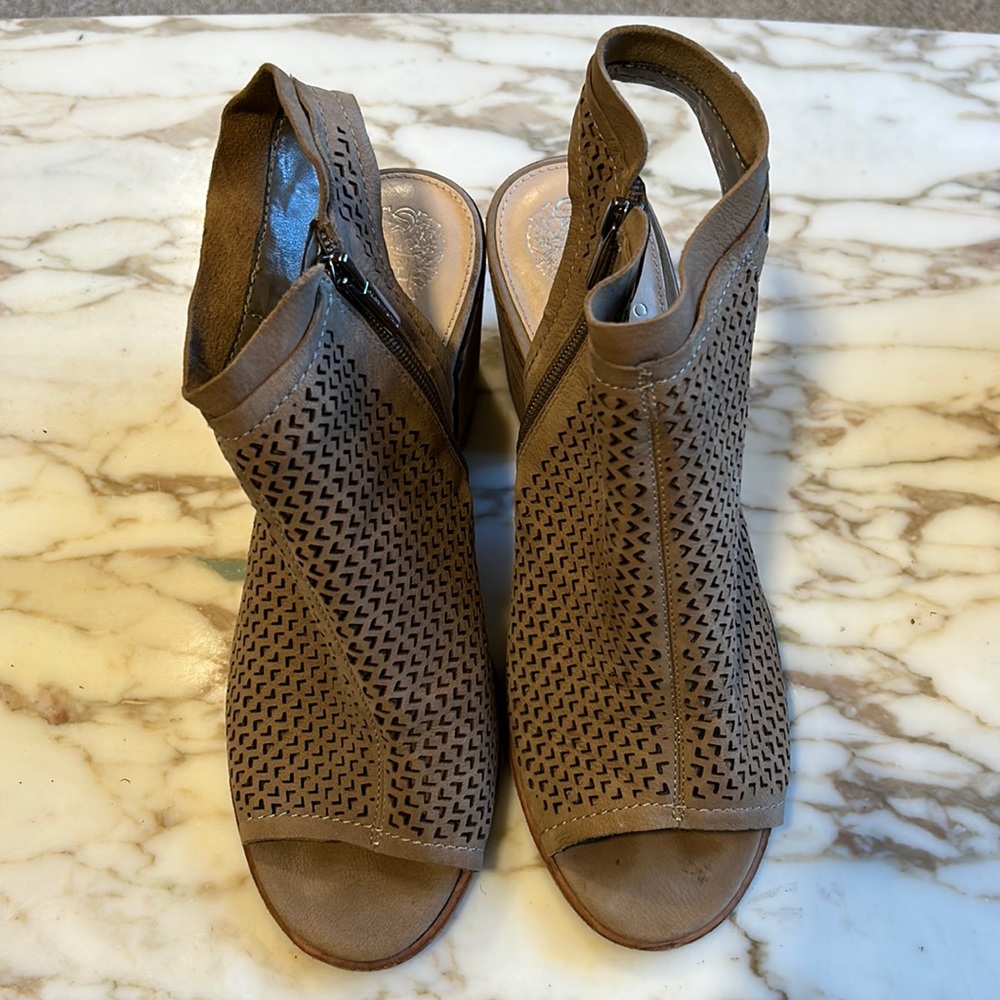 Vince Camuto Tan Heels Size 9.5
